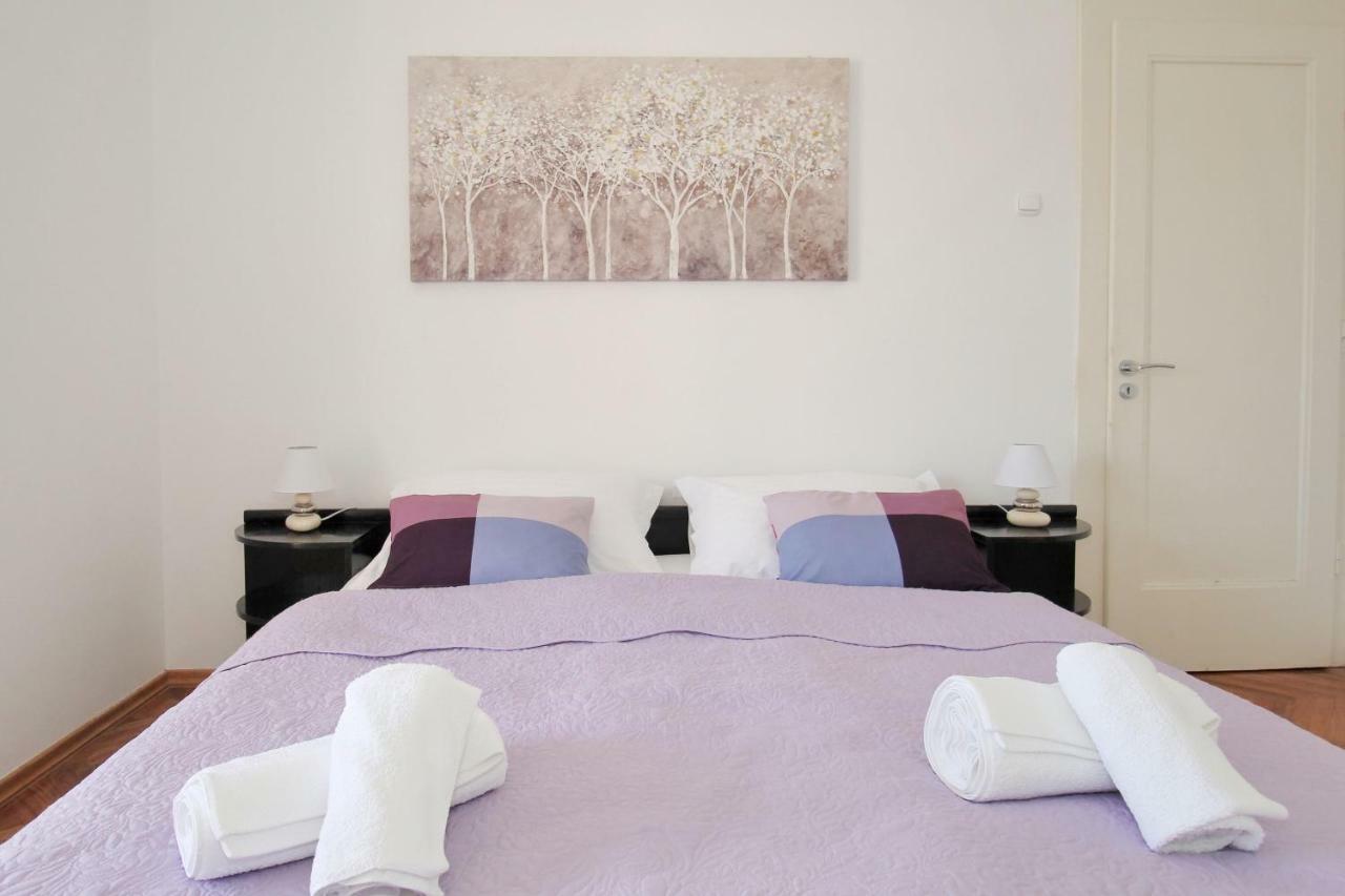 Figurin Apartment *